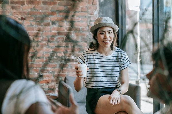 Optimisez votre style : astuces incontournables pour sublimer vos pantalons en cuir au bureau